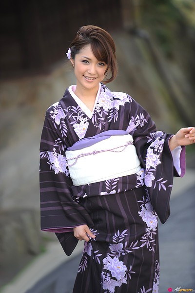 Top class all gravure girl Mihiro Taniguchi playfully posing  in All Gravure set Holiday Kimono